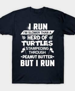 i run i'm slower than a herd of turtles stampeding through ,peanut better ,but i runing men Tshirt
