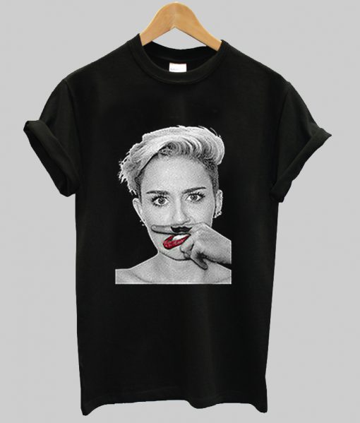 Miley Cyrus Finger Bird Music Pop Culture t shirt Ad